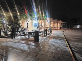 Wejście do restauracji i sklepu