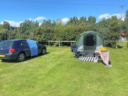 Large, flat pitches with electric hookup