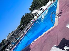 Piscine et toboggan