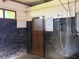 Fantastic hot stable shower !!