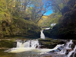 The four falls walk a 40 min drive from the site!!