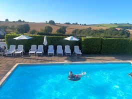 Amazing clean pool with great views