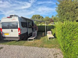 Motorhome pitch with hedge for privacy