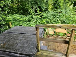 Hot tub. spent happy hours relaxing in lovely warm bubbles.