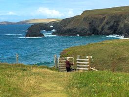 Coastal path to porthcothan beach