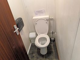 Toilet doors dont close properly