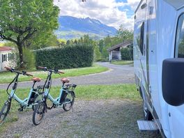 Brilliant cycle path alongside the site and the lake.