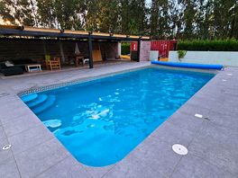 Bel emplacement avec piscine calme coin detente et bel espace douche et toilette