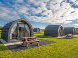 Camping pod with bunks, double sofa bed. Electrical outlets and Underfloor Heating