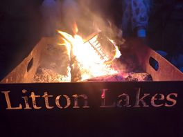 Hiring a fire pit was easy. you can buy wood easily each day on site.