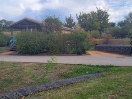 Bel emplacement de grande taille.