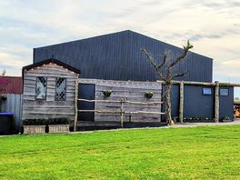 Shower/toilet block
