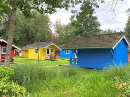 Ein freundlicher und farbenfroher campingplatz