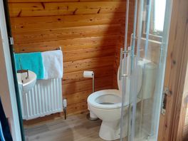 Amazing shower and all supplies are given