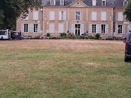 Das schloß mit rezeption, bar/restaurant und aufenthaltsräumen