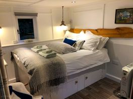 Another pic of bed, very comfy