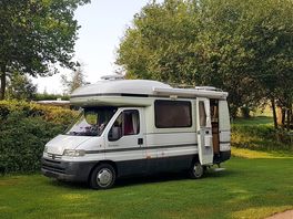 Our elderly campervan on a lovely flat pitch in welcome shade