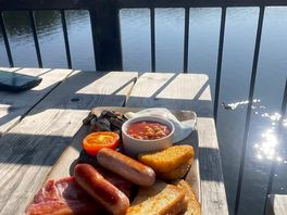 Breakfast with a view at the lakeside cafe!
