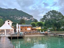 Campsite is just behind the restaurant to the right of the photo
