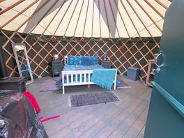 Photo review of the inside of the yurt
