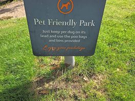 Wee sign