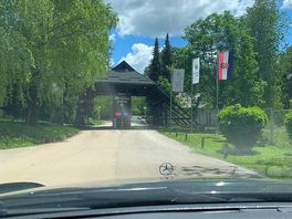 Gate