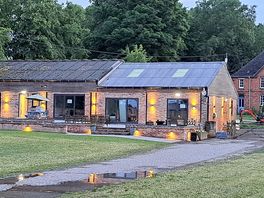 Reception, shower facilities and a pub on saturdsy nights.