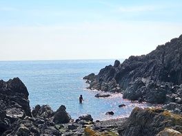 Gorgeous cove, accessible within 5 mins from the site