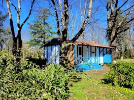 Lodge in leafy grounds