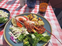 Yacht club cafe
