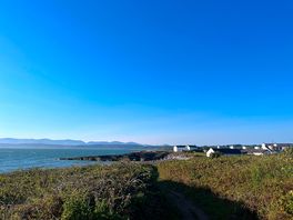 Walk 5 mins from site