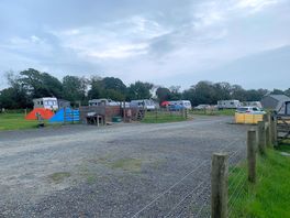 Walk from the camping field to the facilities