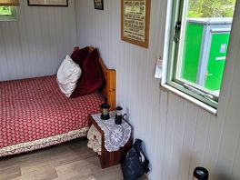 Pryoton right side, including view of own toilet to use.