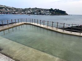 Shallow sea pool by ferry stop at fowey