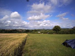 The camping slots were beside a field of barley, watching the 'wind waves' was very relaxing.