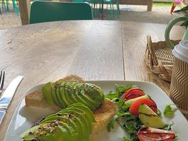 Lovely breakfast in the cosy cafe.