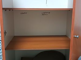 Verschriebener kleiderschrank
