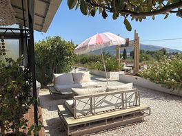 Lovely places to sit and relax.