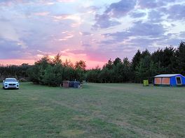 Big field for van's and tents.