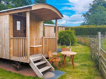 Shepherd's hut with shared facilities (added by manager 20 Sep 2022)