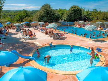 Swimming pool and paddling pool