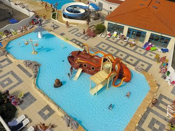 Aquatic playground (added by manager 04 Dec 2017)