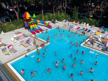 Outdoor swimming pool (added by manager 10 Mar 2020)