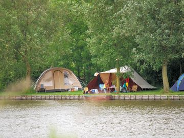 Camping by the water (added by manager 13 Oct 2016)