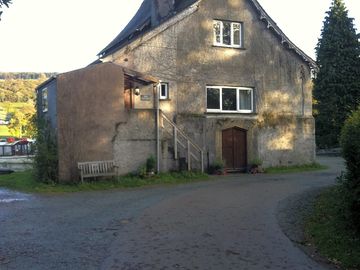 Run down adjoining cottage to campsite