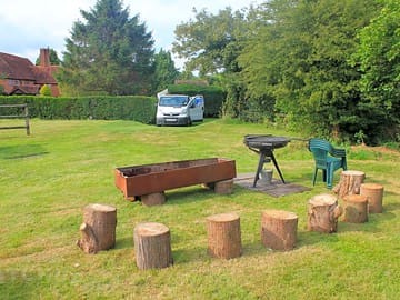Communal barbecue area (added by brandon 31 Jul 2014)
