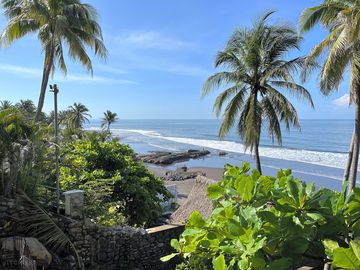 El Zonte´s best beach is less than five minutes' walk away