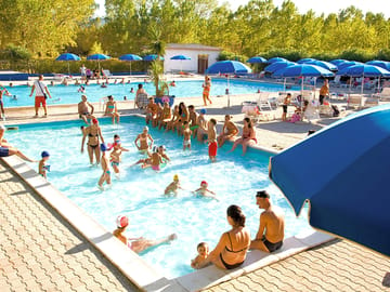 Swimming pool and kids' pool (added by manager 24 Jan 2018)
