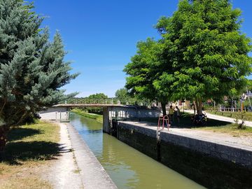 On the banks of the Nivernais canal (added by manager 09 May 2024)