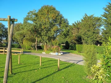 The site is designed around trees and lawns (added by manager 09 Sep 2022)